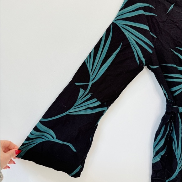 Billabong Floral Long Sleeve Belted Jumpsuit with Pockets (S) - Picture 5 of 9